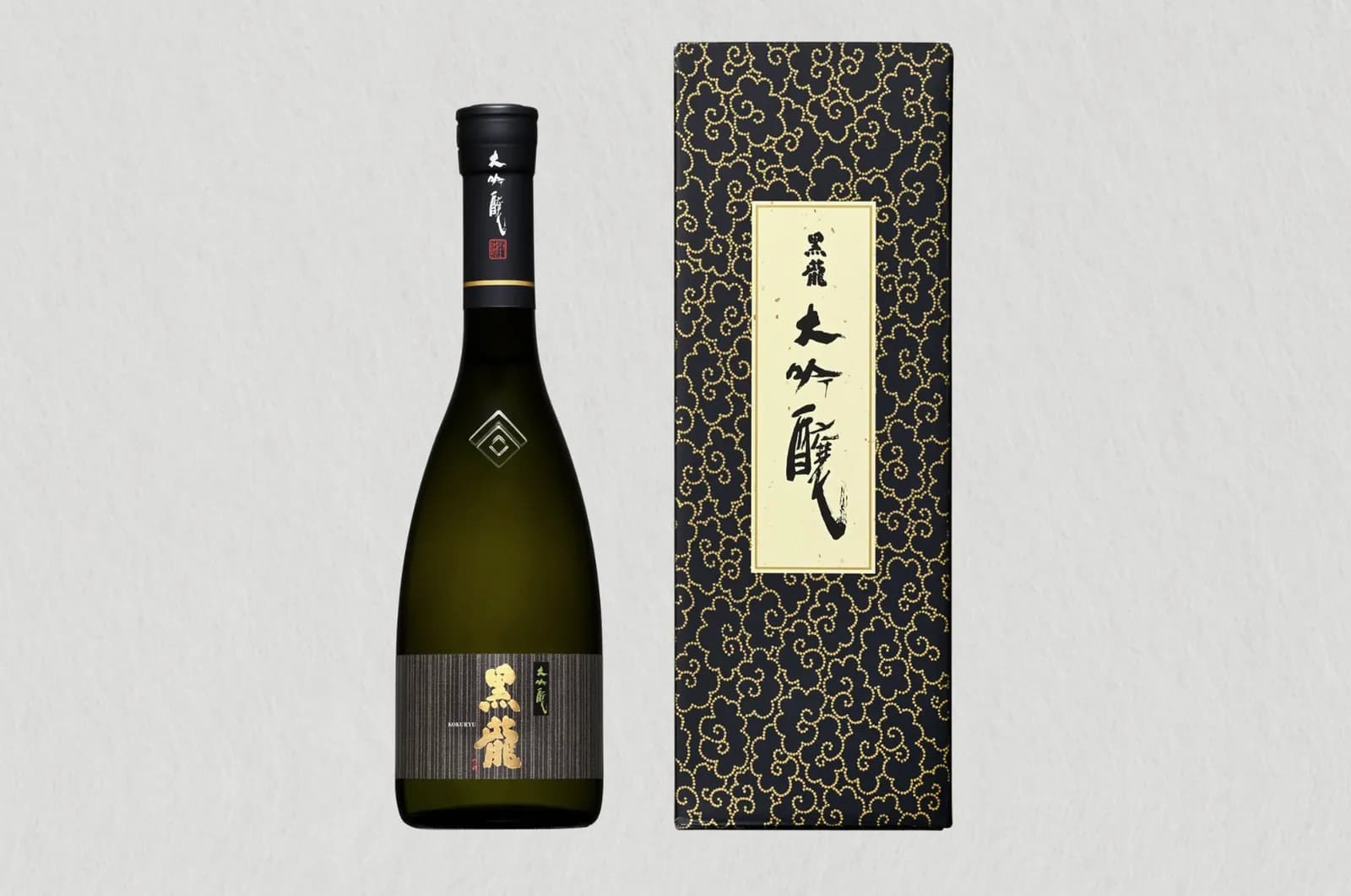 黒龍の日本酒瓶と化粧箱